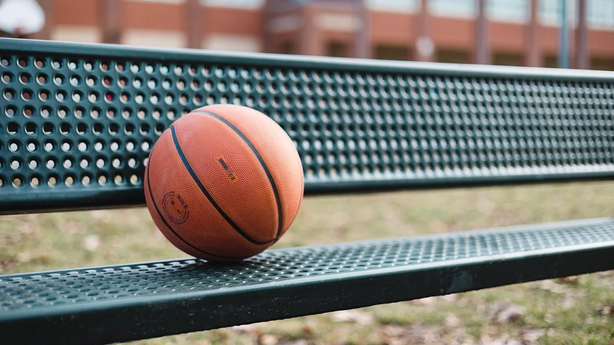 纽约警察局限制麦迪逊广场花园聚集:NBA总决赛现场秩序与核心位置竞争格局